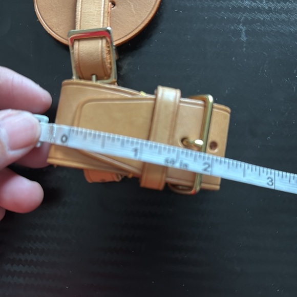 Louis Vuitton - Picture 8 of 11